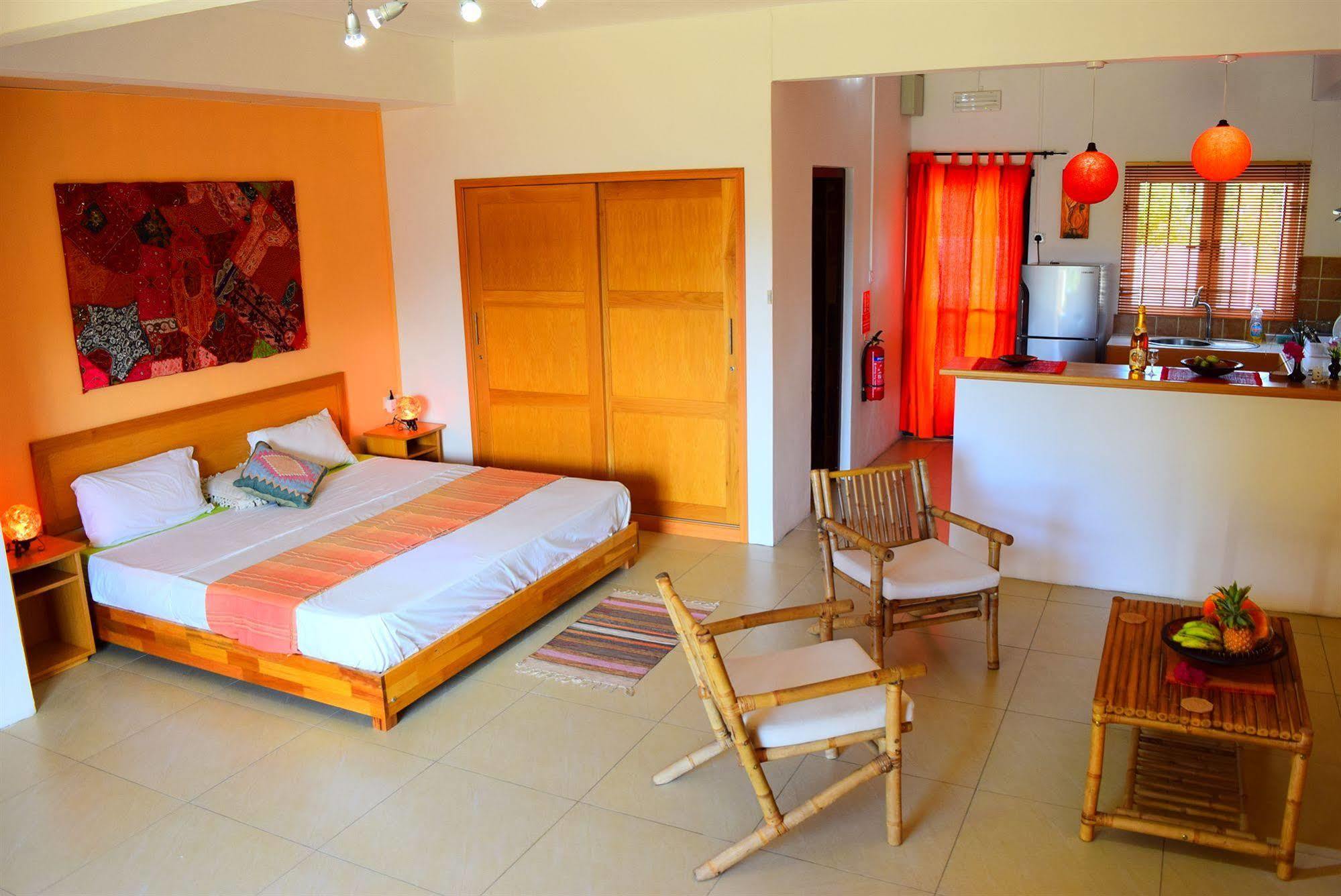 Mountain View Hotel La Gaulette Bagian luar foto