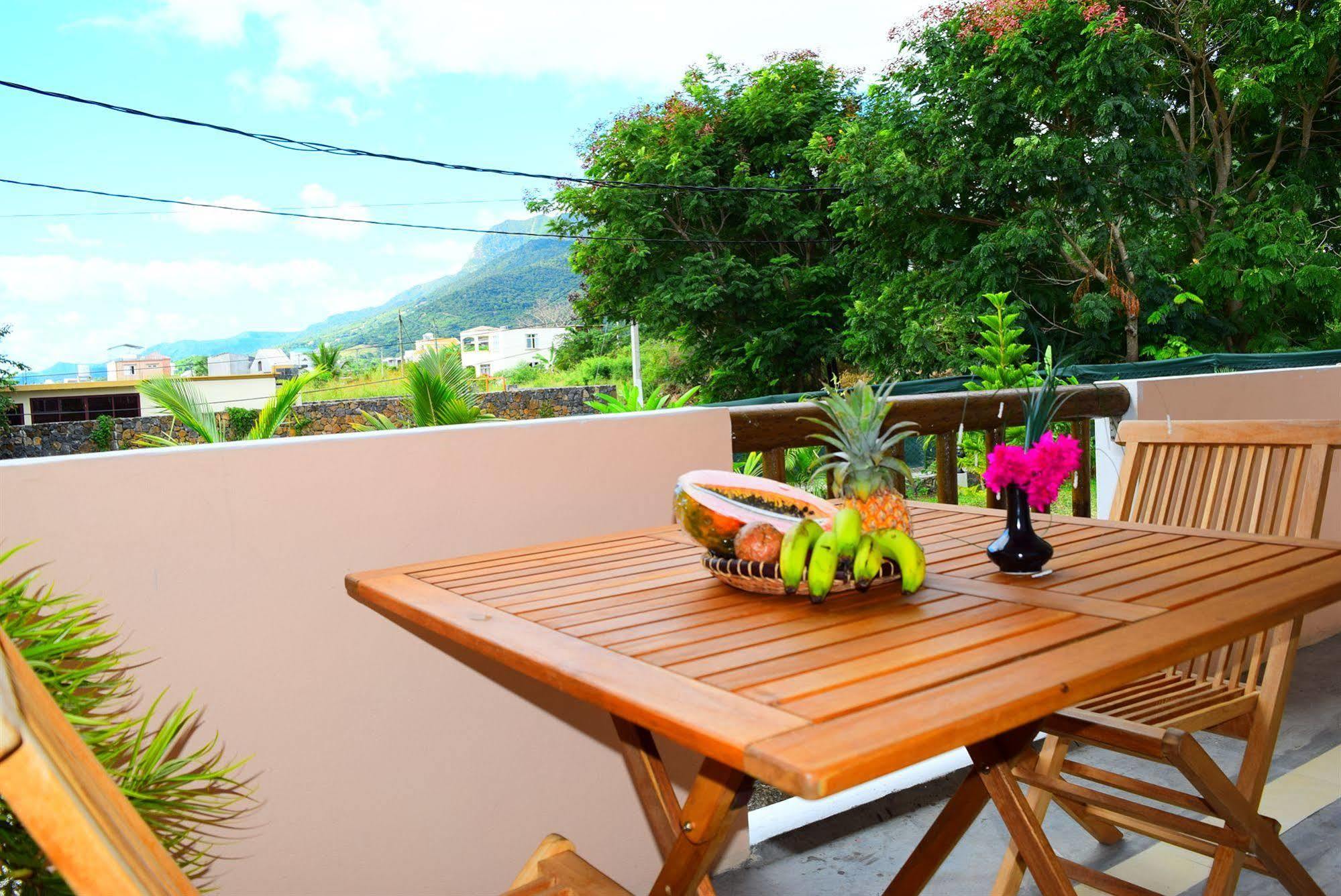 Mountain View Hotel La Gaulette Bagian luar foto