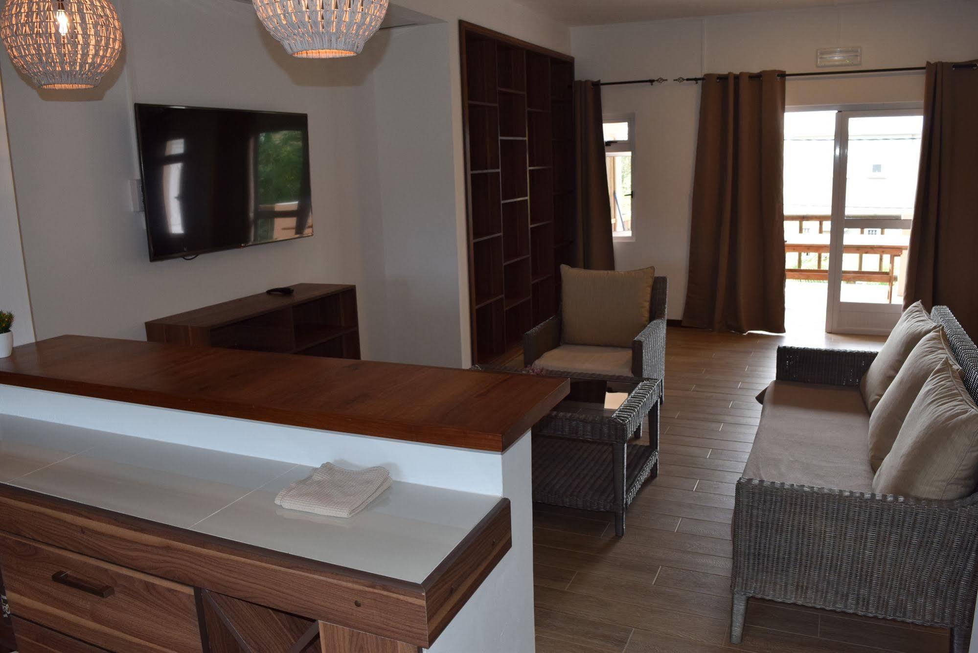 Mountain View Hotel La Gaulette Bagian luar foto