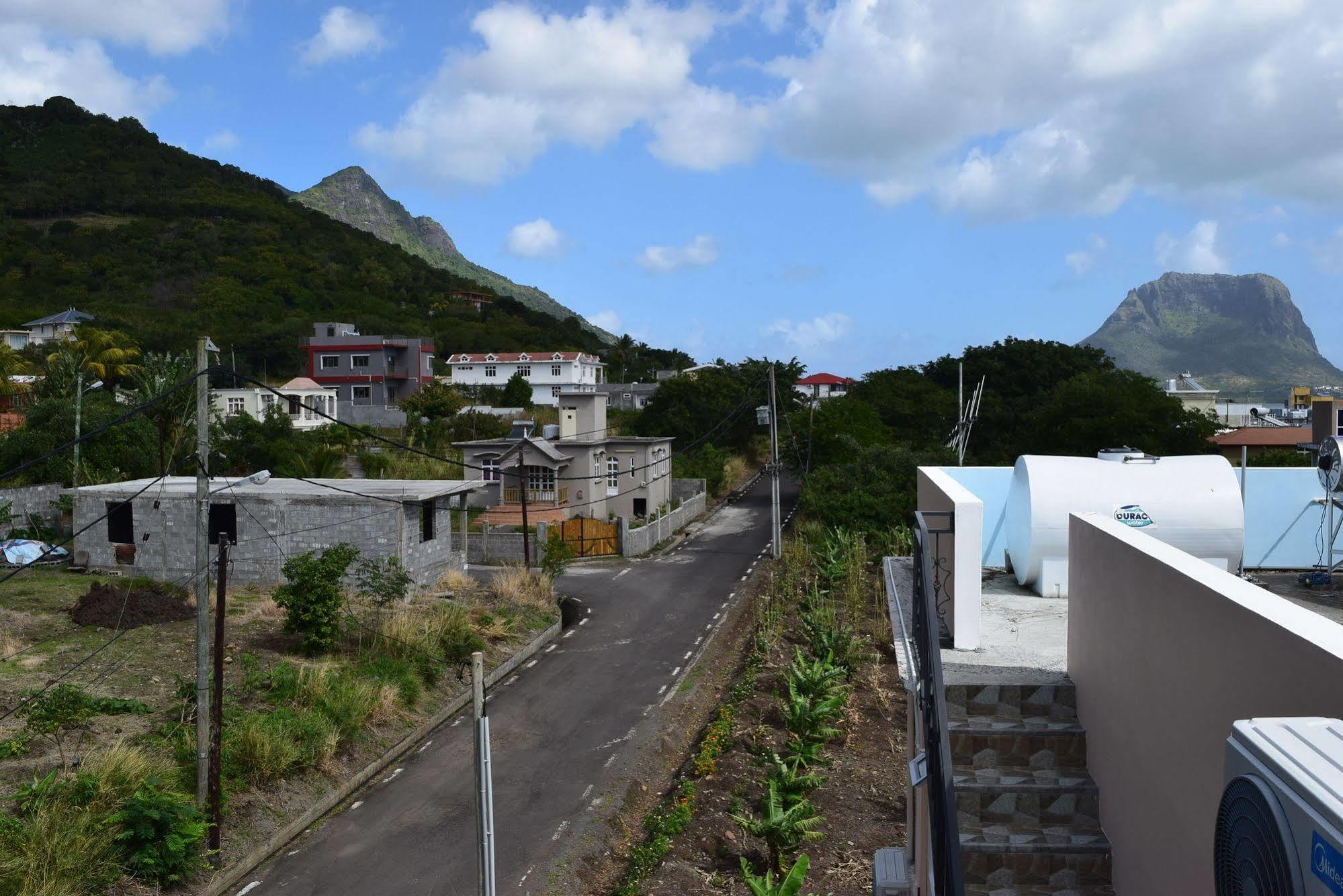 Mountain View Hotel La Gaulette Bagian luar foto